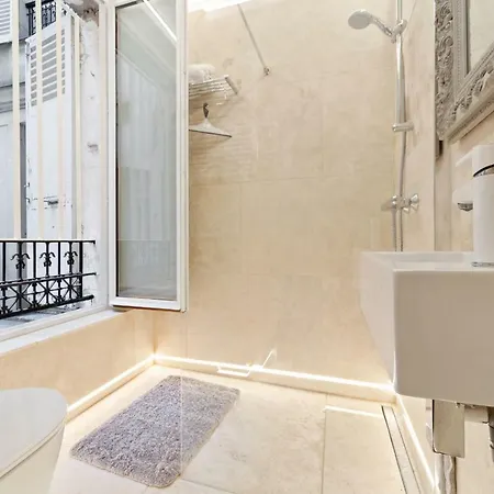 Luxurious Getaway In The Heart Of