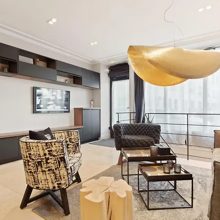 Luxurious Getaway In The Heart Of Paryż