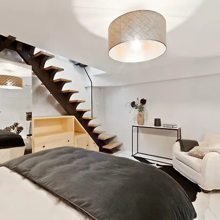 Apartament Luxurious Getaway In The Heart Of Paryż